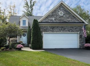 545 Honeysuckle Ln, Chagrin Falls, OH 44023