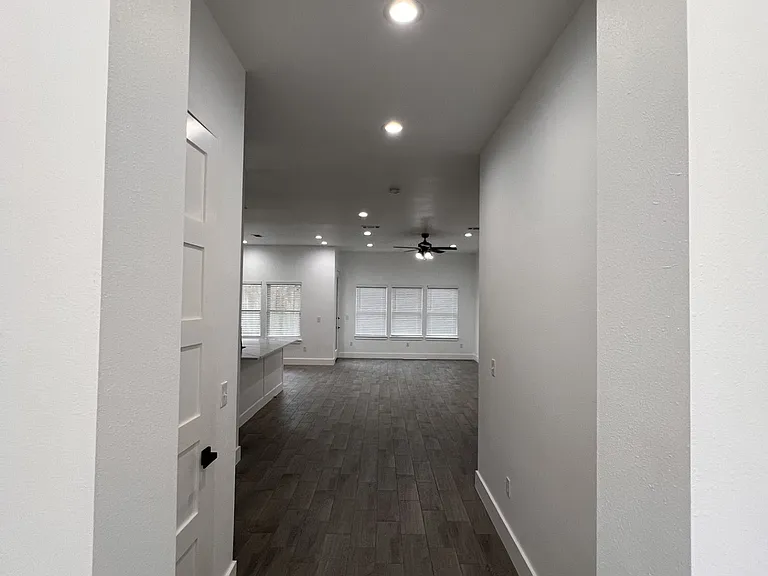 506 E Bryson Ave — Photo 3