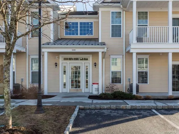 118 Center Meadow Lane #118, Danbury, CT 06810