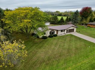 W4581 Buss Dr, Cecil, WI 54111