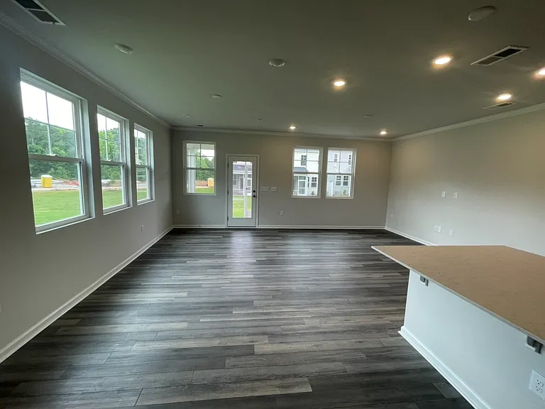 5851 Woodlawn Dr — Photo 8