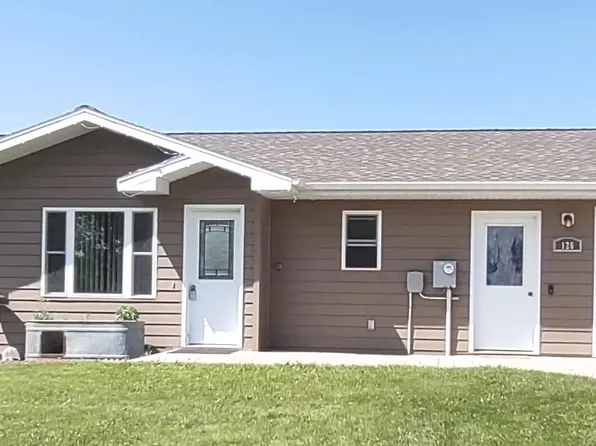 126 E 5th Ave, Waubay, SD 57273