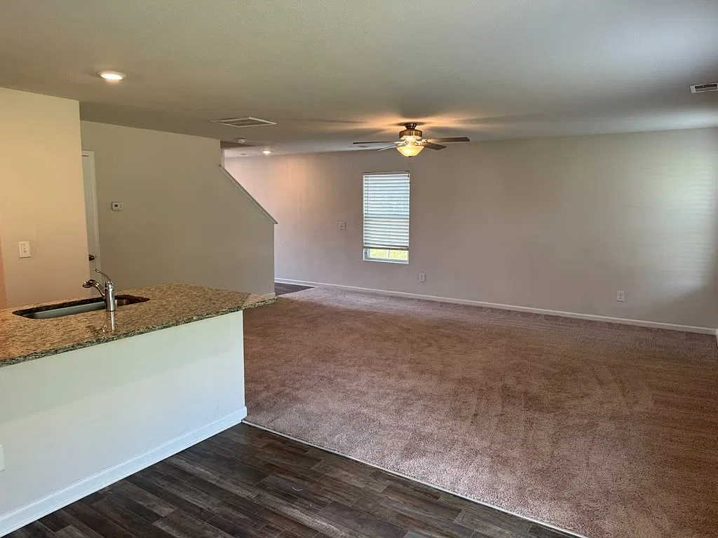 3 bed, 1679 sqft, $1,945 — Photo 2