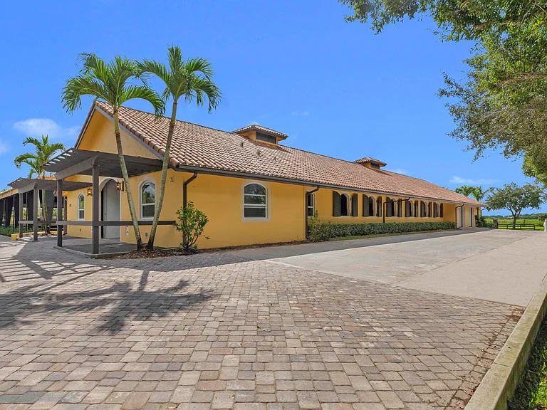4985 Stables Way — Photo 17