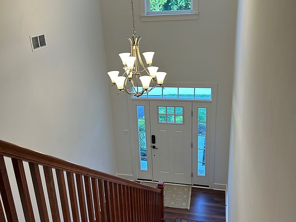 Amazing 2-storey foyer