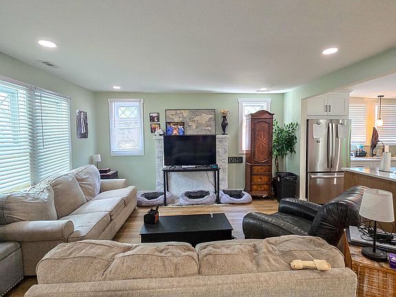 5th image of 3014 Hope Valley Rd