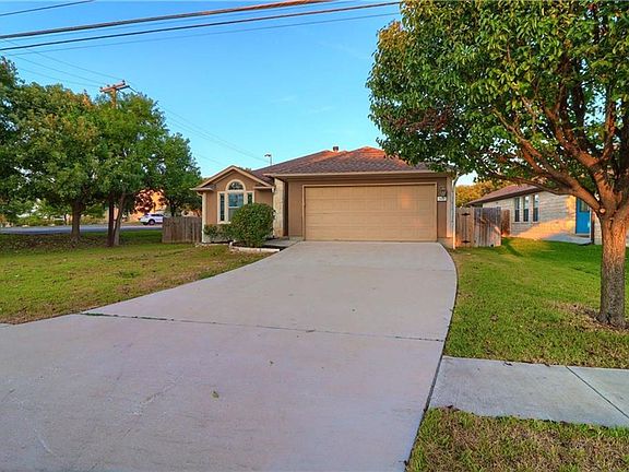 3rd image of 1601 Windy Park Dr