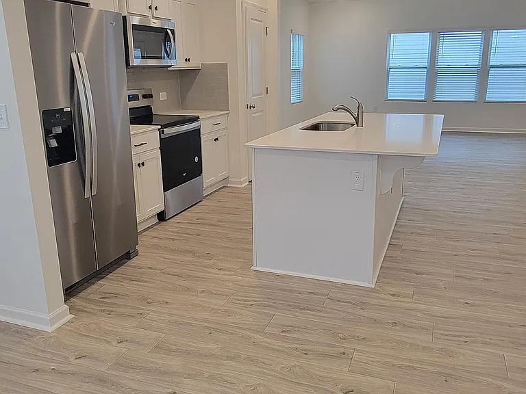 102 E Franklin St — Photo 2