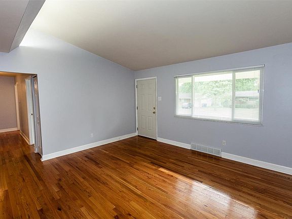 2nd image of 2821 Claypool Dr