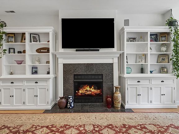 3rd image of 1529 W Touhy Ave APT 2