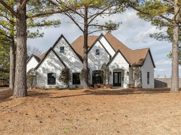 2128 Riverwater Ln, Fayetteville, AR 72703