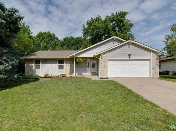 5 Lake Superior Dr, Saint Peters, MO 63376
