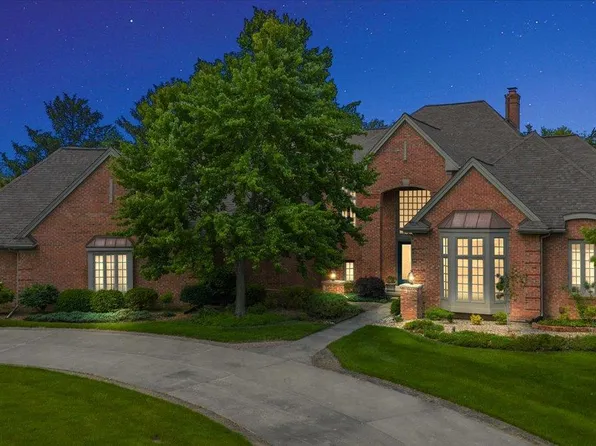 49533 Pine Ridge Dr, Plymouth, MI 48170