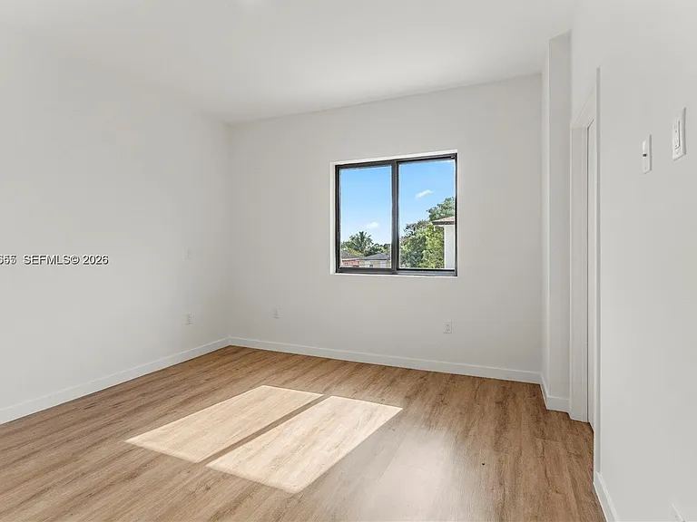 425 SW 1st St #1 — Photo 15