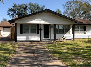 604 N 28th St, Nederland, TX 77627