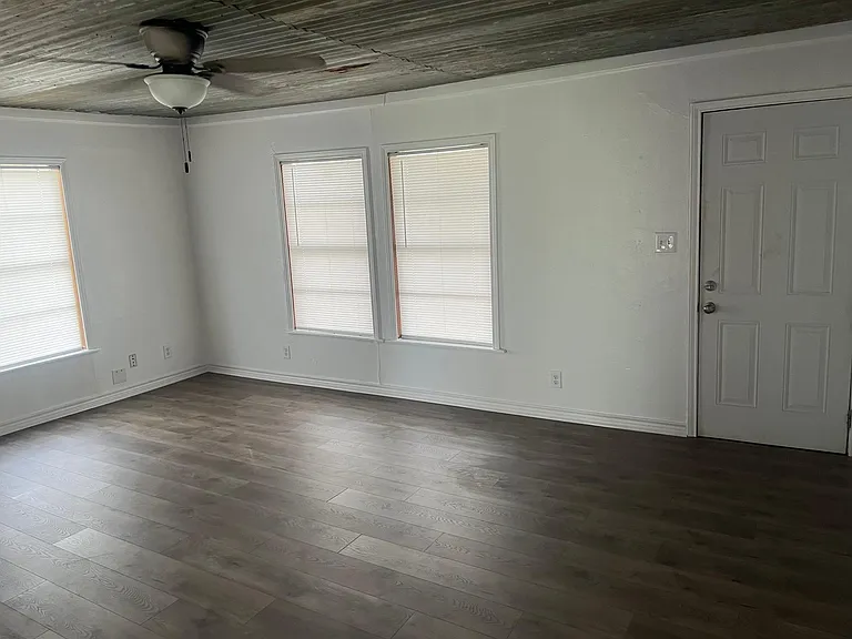 776 N Graham St — Photo 11