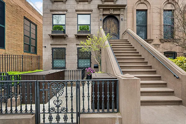 Sold by Compass | media 39