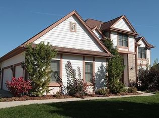 N52W16702 Oak Ridge Trl, Menomonee Falls, WI 53051