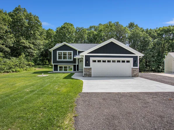 17144 Seneca Ct, Howard City, MI 49329