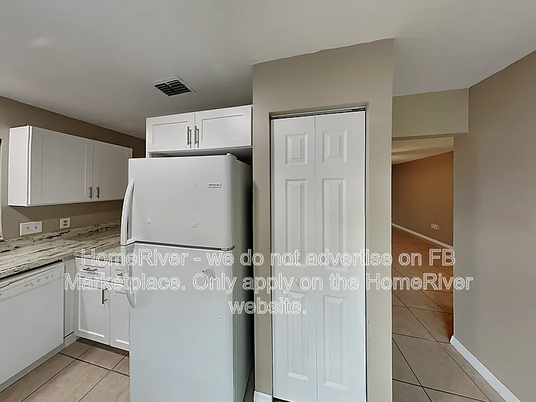 421 Hunter Cir — Photo 5