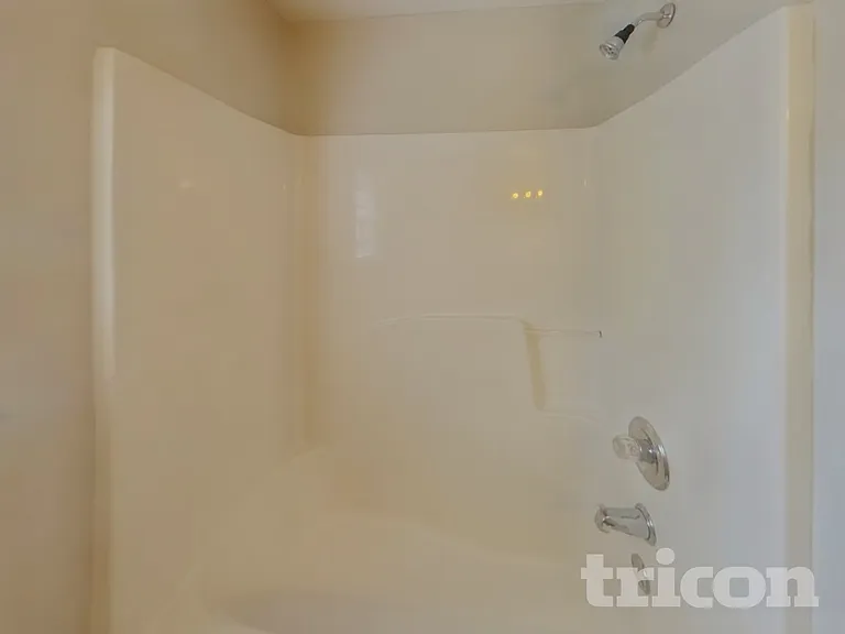 800 Hannah Ct — Photo 17