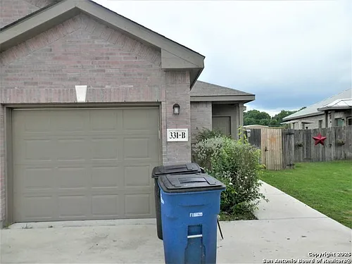 327 Oelkers Dr #B Photo 1