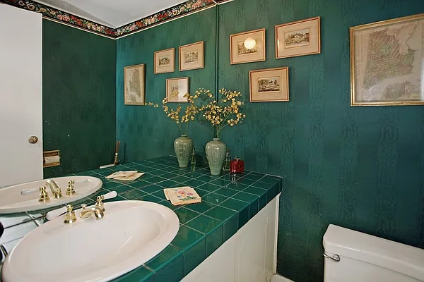 Sold by Corcoran | media 21