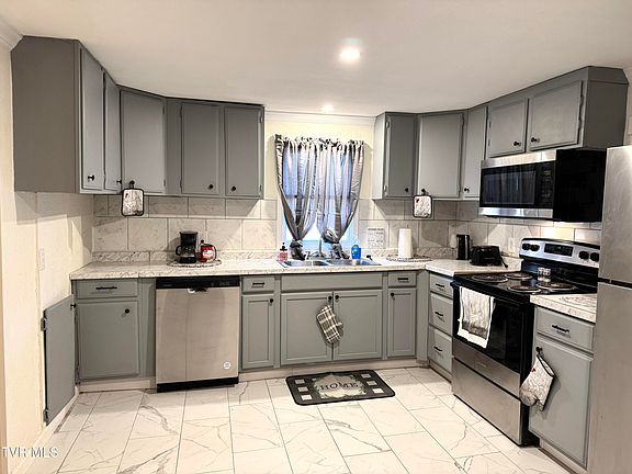 2nd image of 616 3rd Ave E