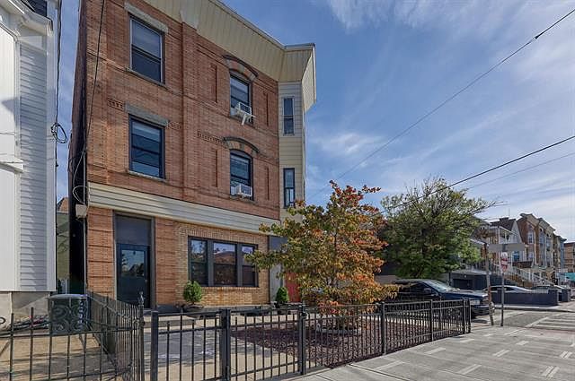 1st image of 2600 Palisade Ave