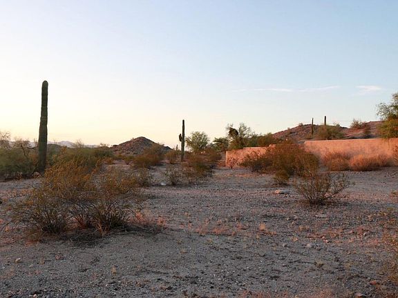 3rd image of 18679 W Santa Irene Dr