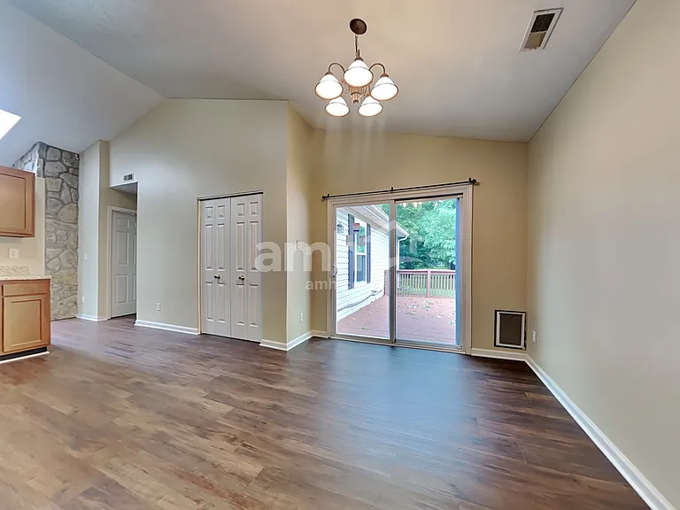 2515 Bridgewood Dr — Photo 5