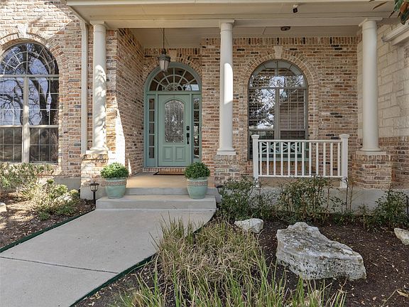 3rd image of 109 Roberts Cir