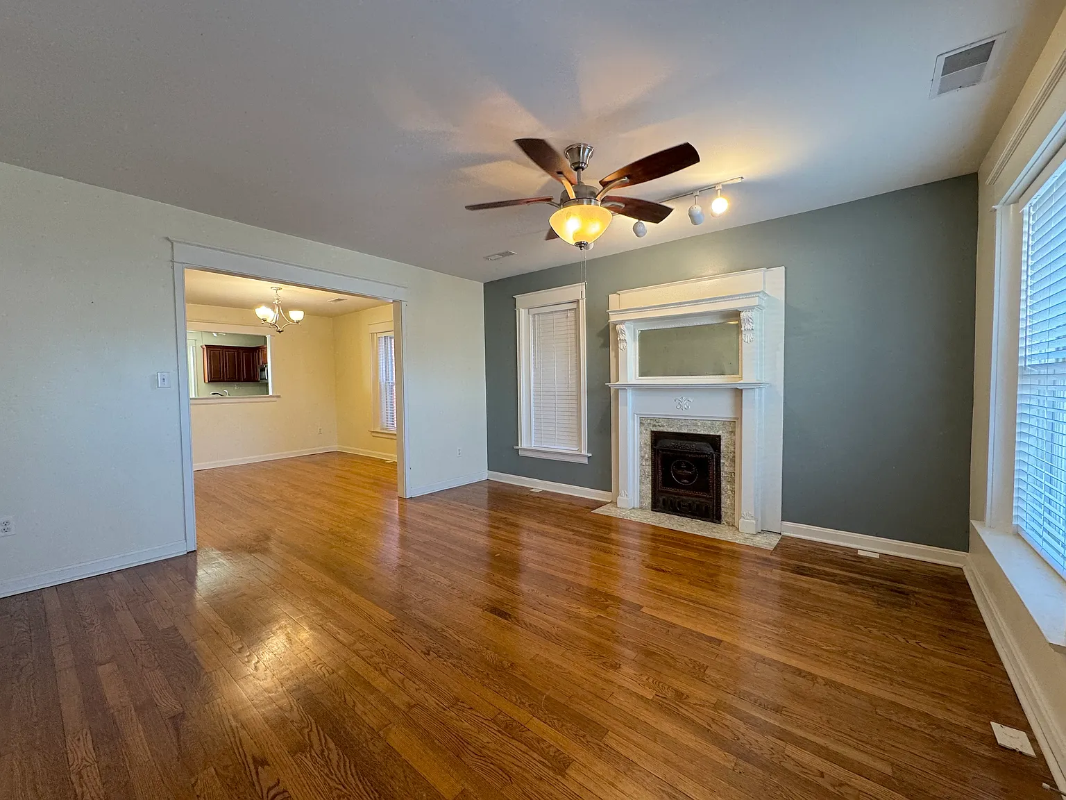 1 bed, 1.5 bath, 1151 sqft, $1,395 — Photo 2