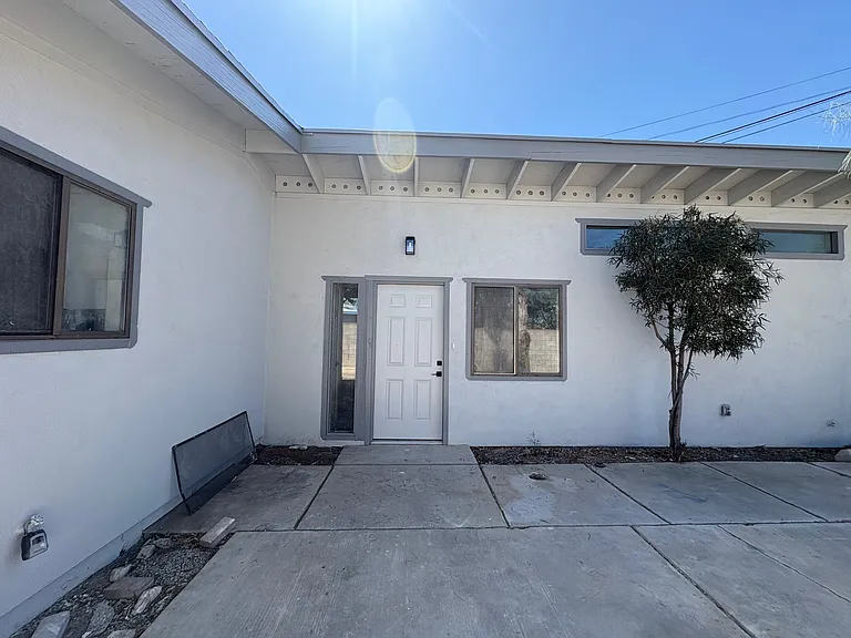 3213 E Blacklidge, Unit 2