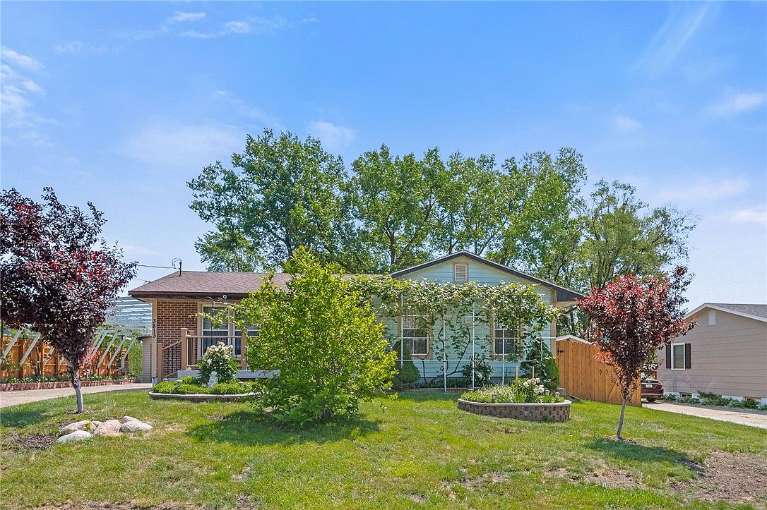 3813 80th St, Urbandale, IA 50322 MLS 674182 Zillow