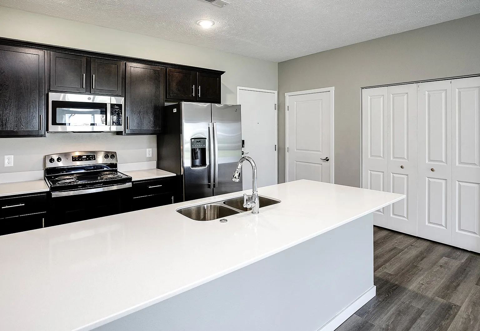 Cross Creek Apartments — Photo 2