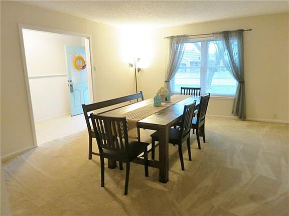 4th image of 2926 Arrowhead Dr