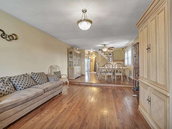 5th image of 72 Cranford St