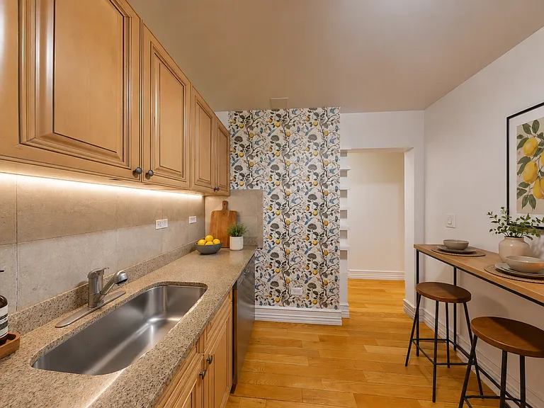 245 W 51st St #203 — Photo 3