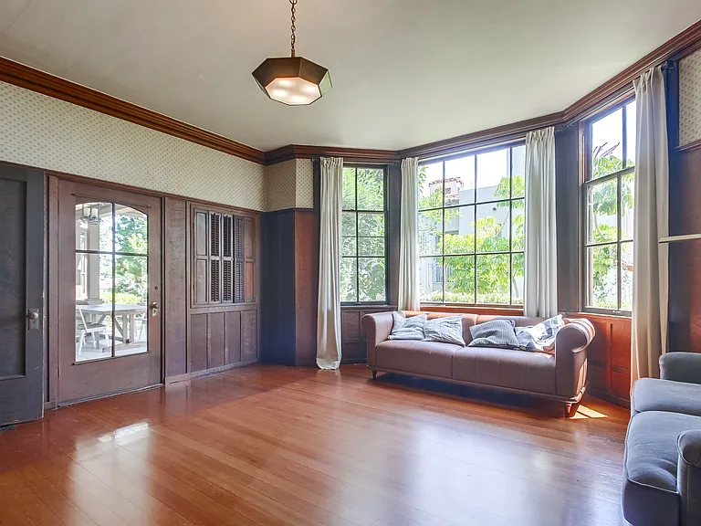 1005 Adella Ave — Photo 9