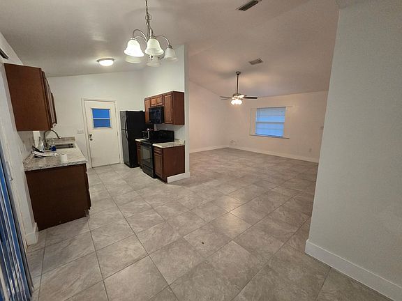 5th image of 140 Del Monte St NE