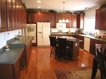 2nd image of 24652 Cavendish Ave E