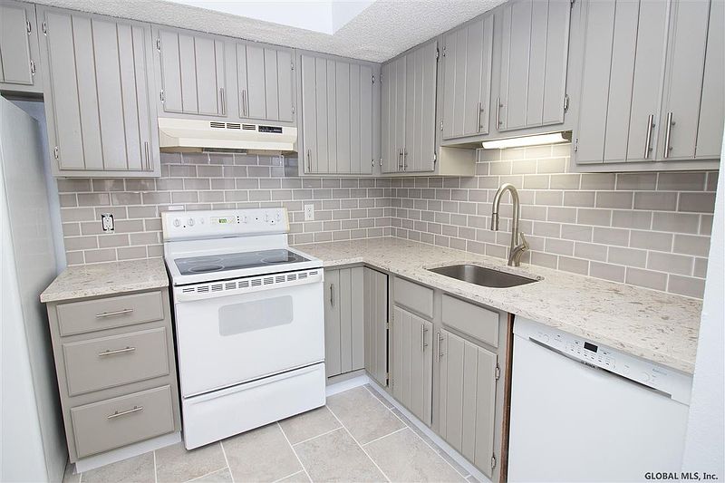 5th image of 73 Westchester Drive