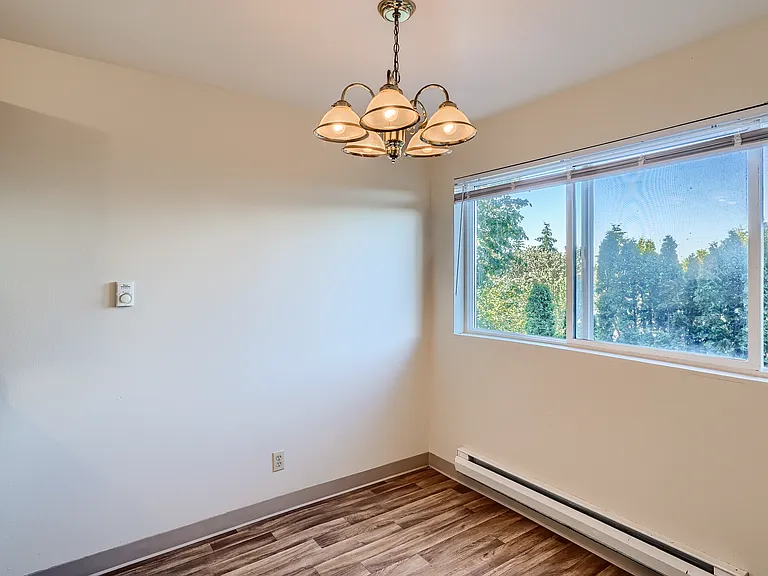 Sunset View Apartments — Photo 15