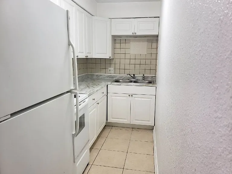 Channel View Condos — Photo 17