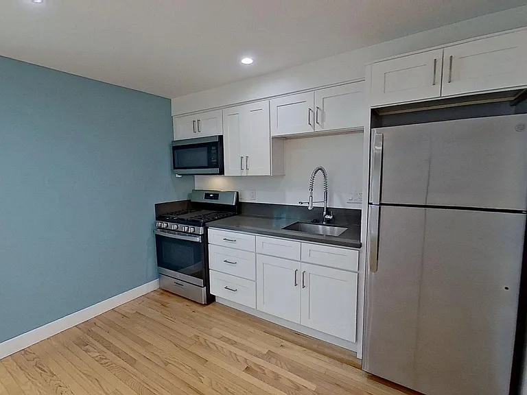 818 N Van Ness — Photo 5