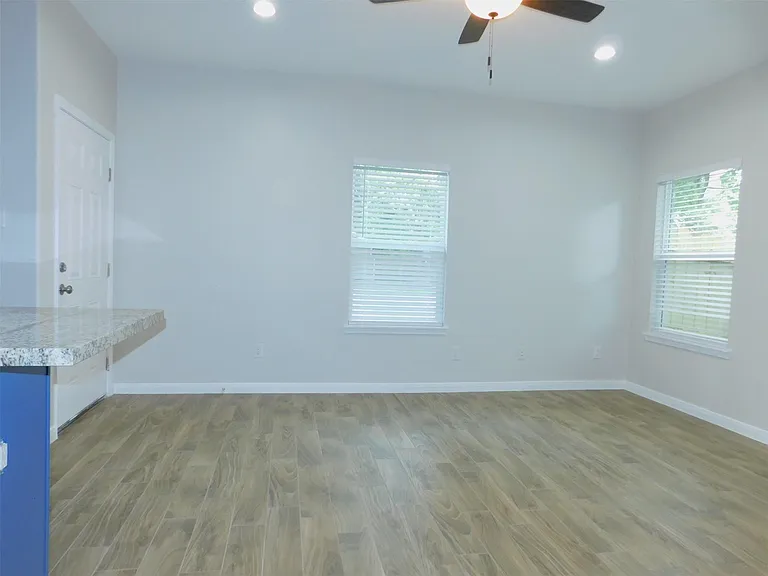 904 W Sealy St #A — Photo 5