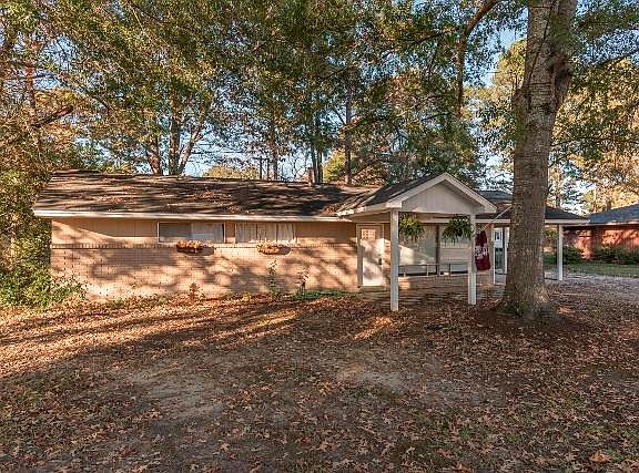 2nd image of 408 Linden Cir