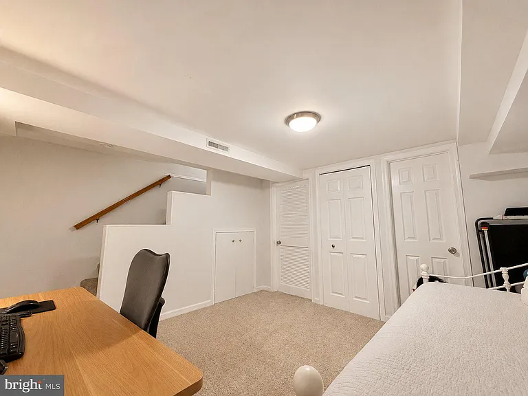 609 S Henry St — Photo 24