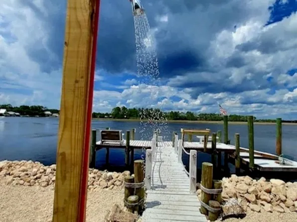 261 River Rd, Carrabelle, FL 32322